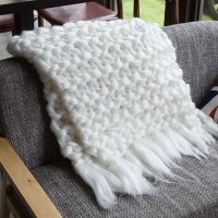 Promotional Latest Soft Breathable Pink Chunky Knit Blanket Comfortable Bed Sofa Floor Hand Woven Tassel Wool Blanket